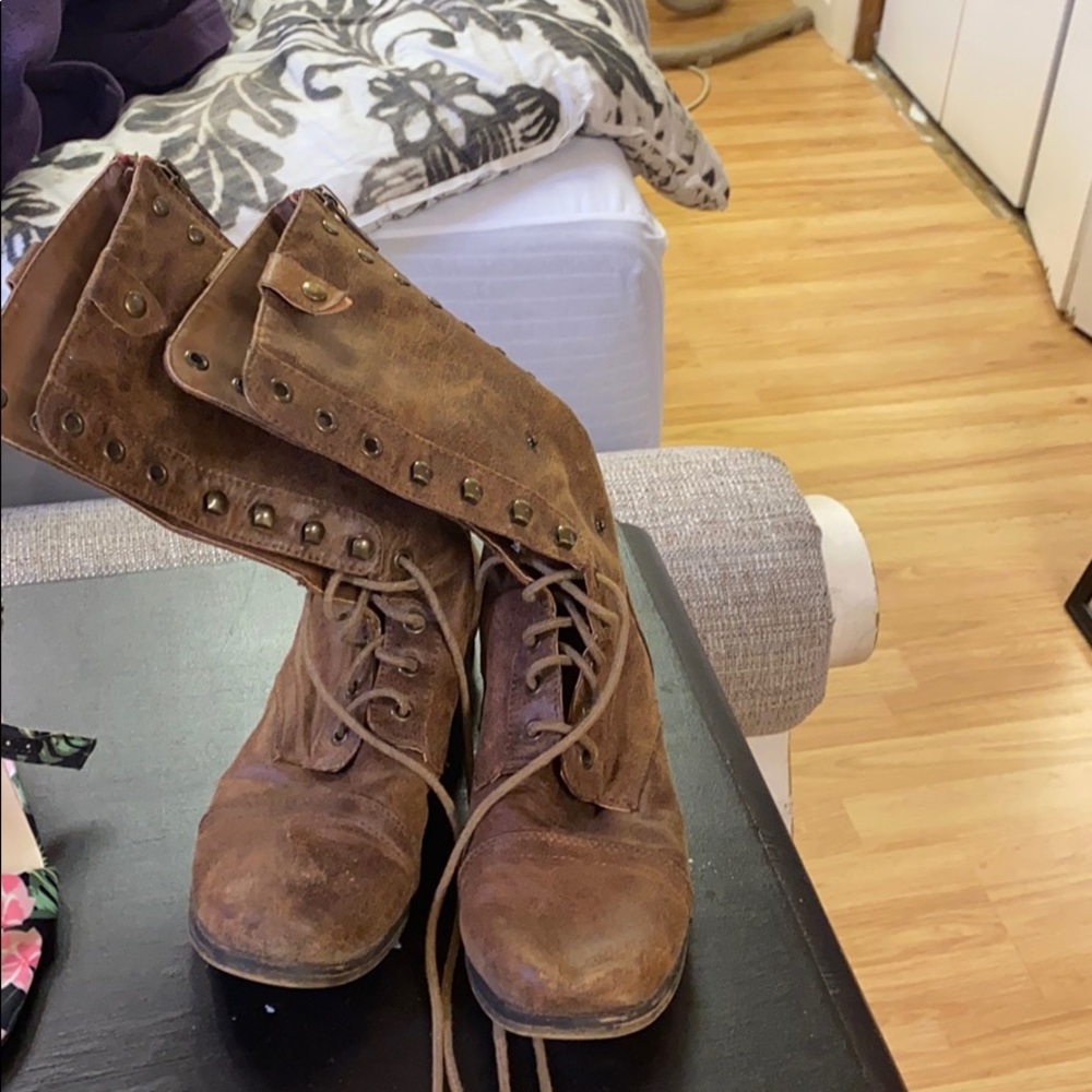 Combat boots